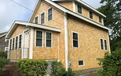 Cedar Siding: Choosing Between Clear Cedar and Knotty Cedar